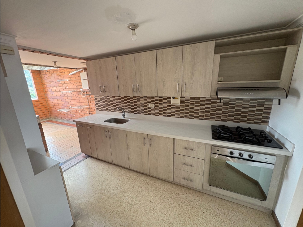 Arriendo apartamento en medellin, laureles SIN MUEBLES, Piso 15 — foto 2