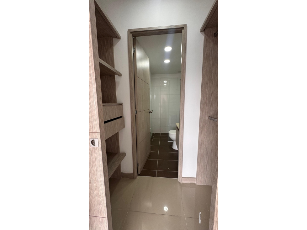Arriendo loft en sabaneta, SIN MUEBLES, piscina climatizada — foto 4