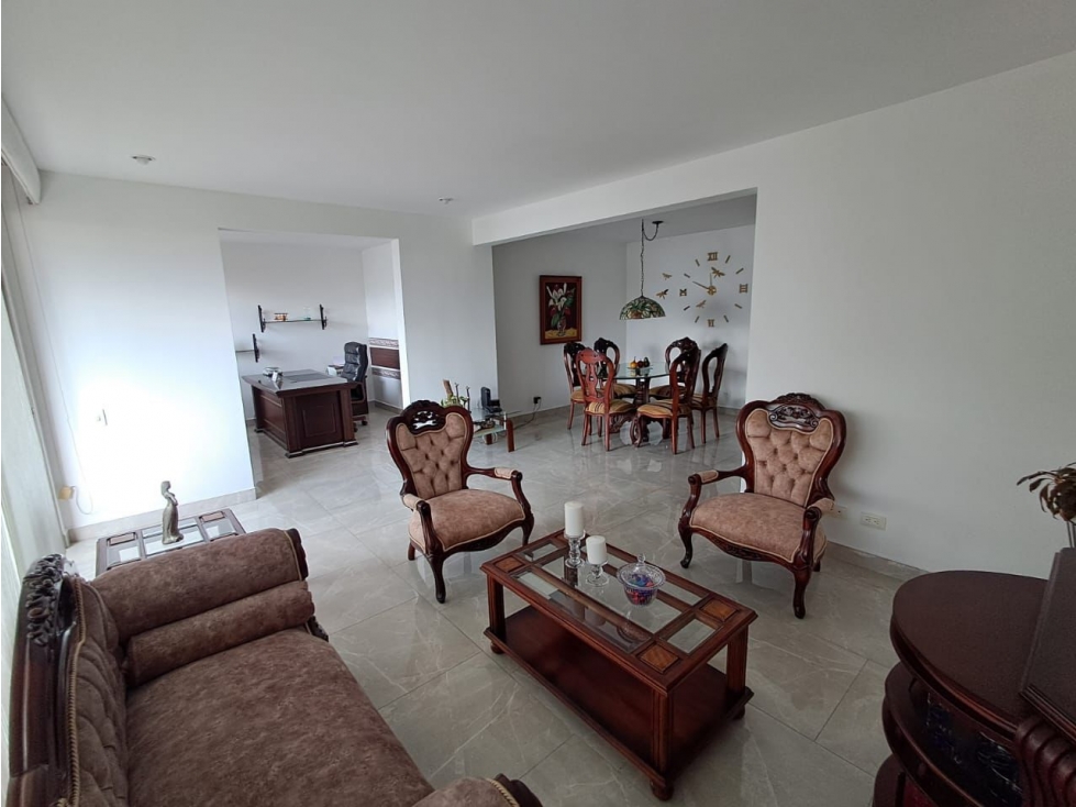 Elegante apartamento en Milla de Oro El Poblado, 2 garajes y vista — foto 3