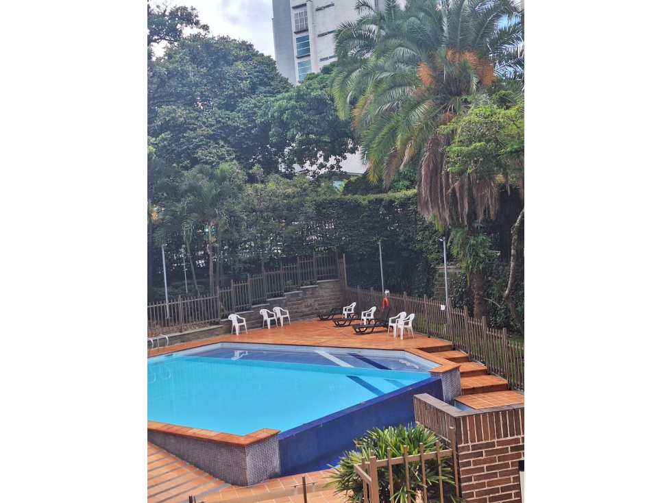 Alquilar apartamento en Medellin amoblado con balcón y 3 baños — foto 2