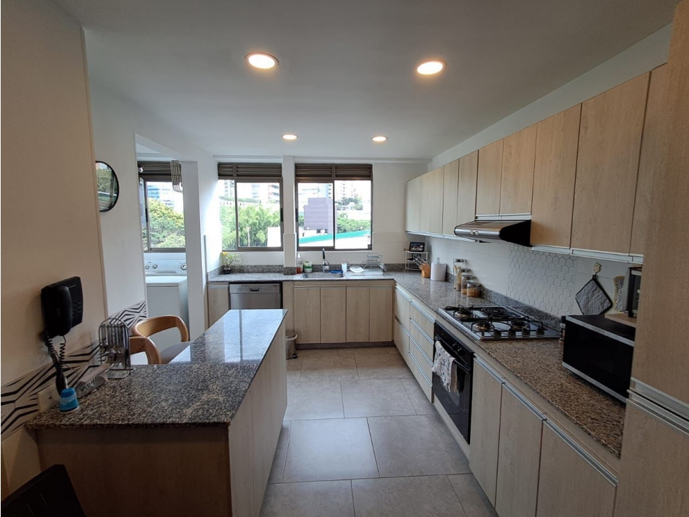 Elegante apartamento en Milla de Oro El Poblado, 2 garajes y vista — foto 4