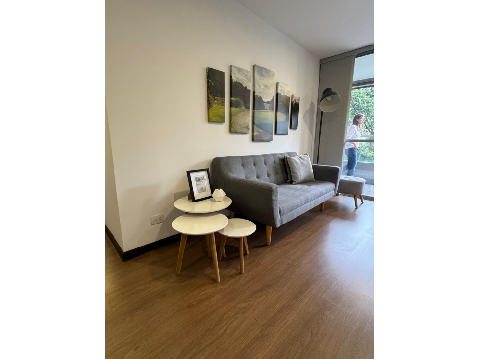 Arriendo apartamento amoblado en El Poblado con balcón y 3 alcobas — foto 4