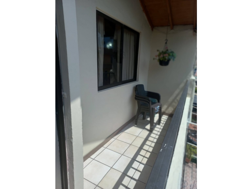 Apartamento itagui arriendo 2 alcobas, balcón y patio en Santamaría — foto 2
