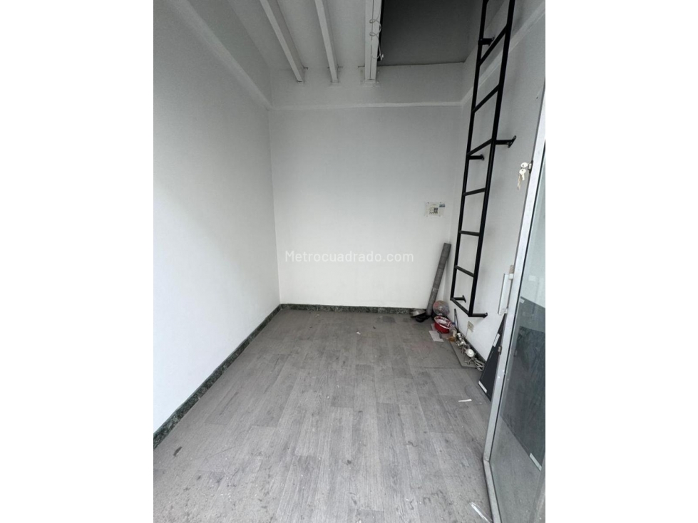 LOCAL 217 COMERCIAL EN VENTA- CENTRO COMERCIAL FIESTA SUBA — foto 2