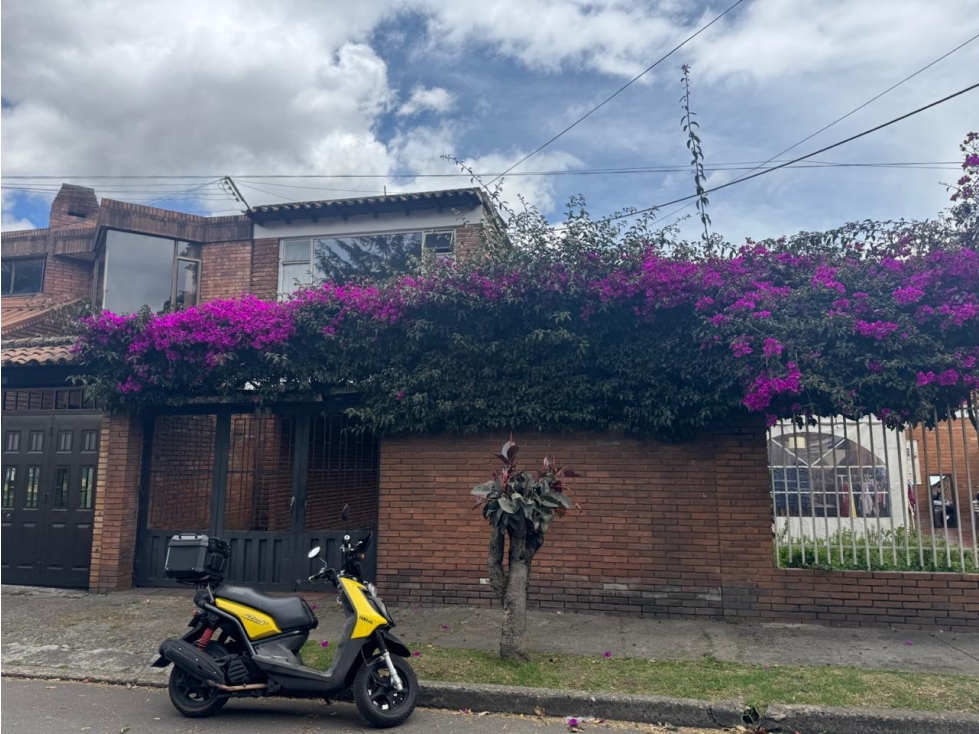 CASA EN VENTA LA ESMERALDA