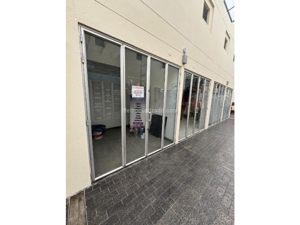 LOCAL 217 COMERCIAL EN VENTA- CENTRO COMERCIAL FIESTA SUBA