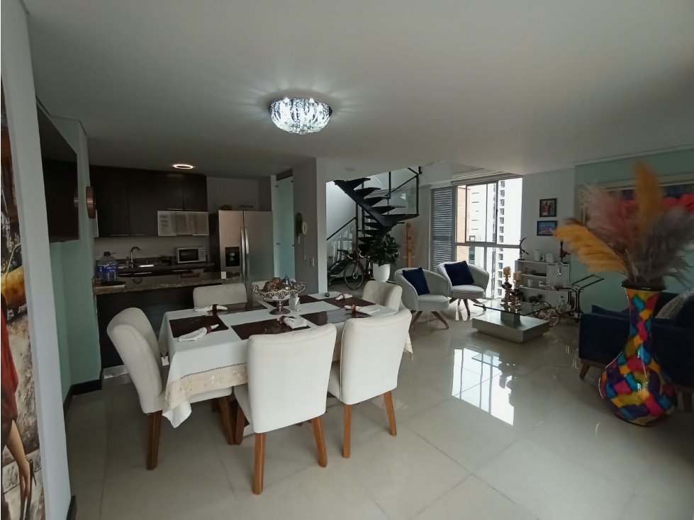Exclusivo Apartamento Duplex Amoblado en Castropol | 4 Hab + 3.5 Baños — foto 4
