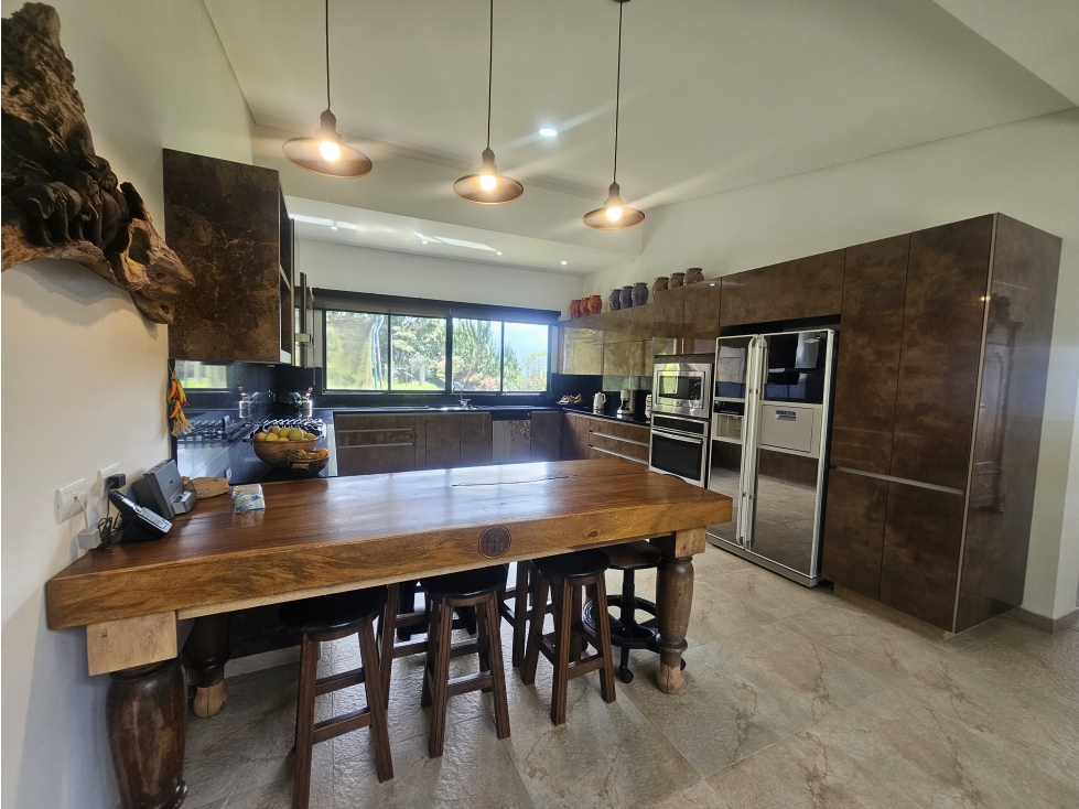 Hermosa Casa en Palmas con una Vista y un lote espectacular. — foto 3