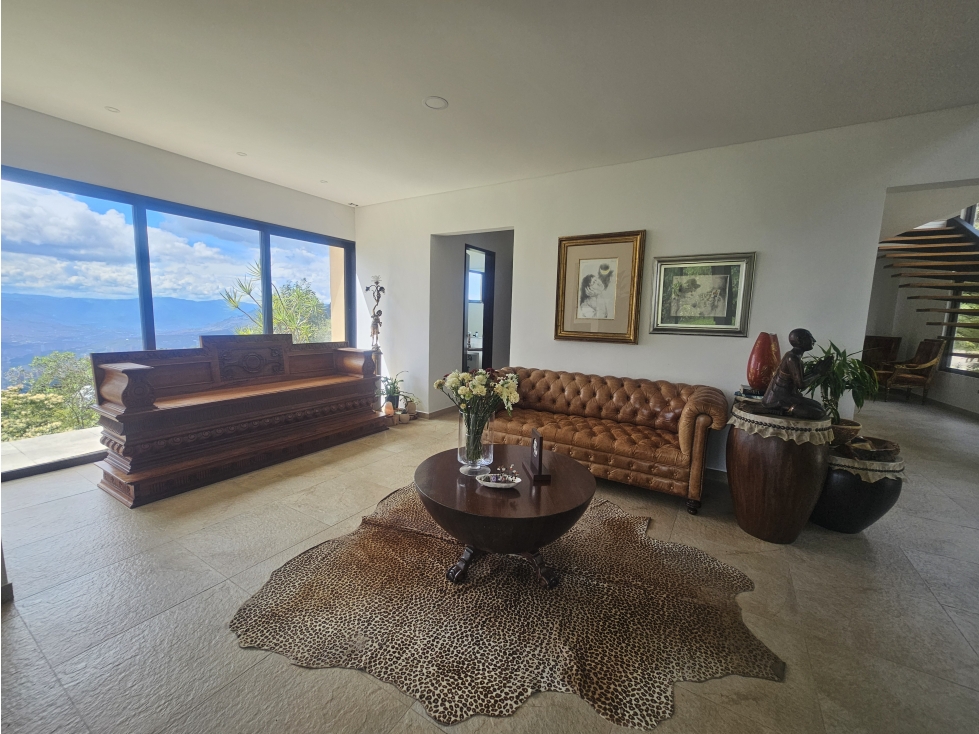 Hermosa Casa en Palmas con una Vista y un lote espectacular. — foto 6