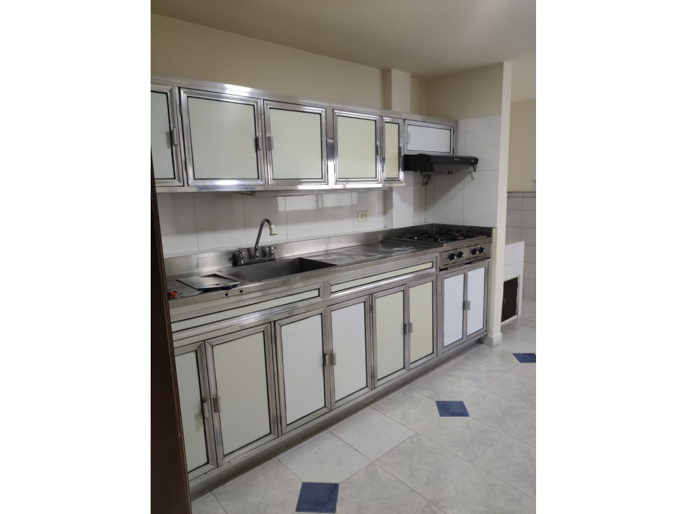 Apartamento cómodo y bien ubicado en Conquistadores para arriendo — foto 3
