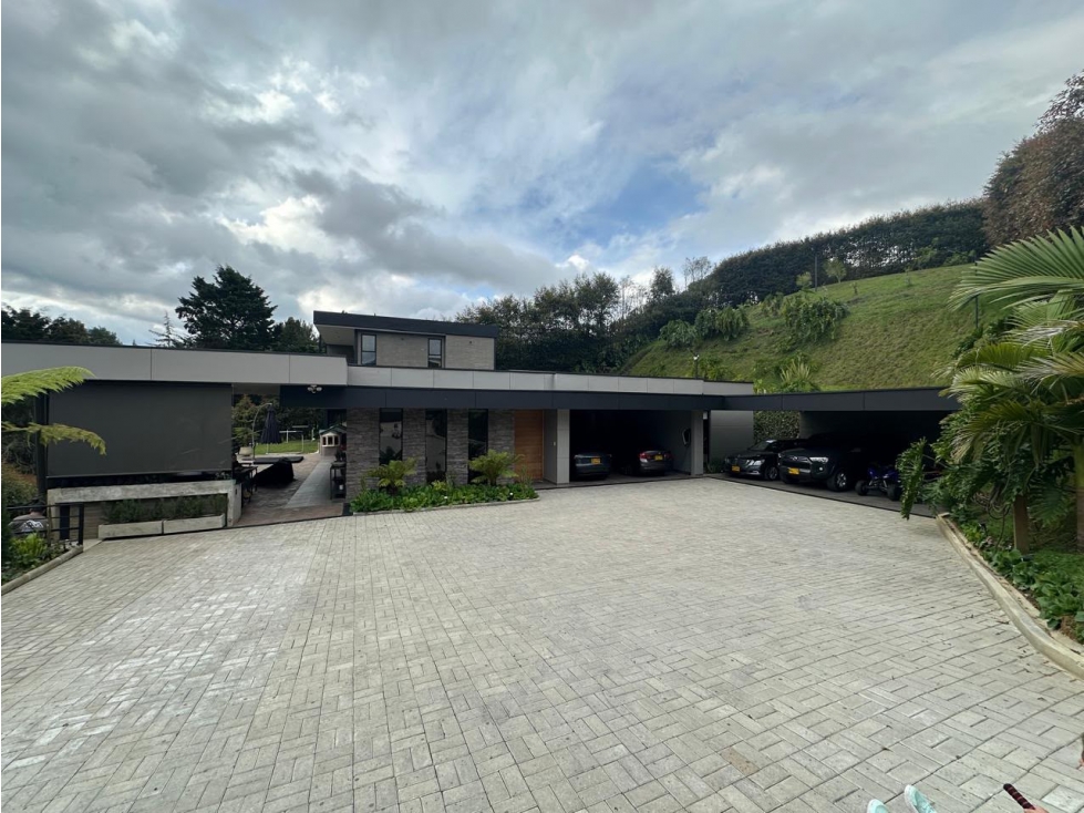 Casa comtemporanea ubicada en la variante las Palmas