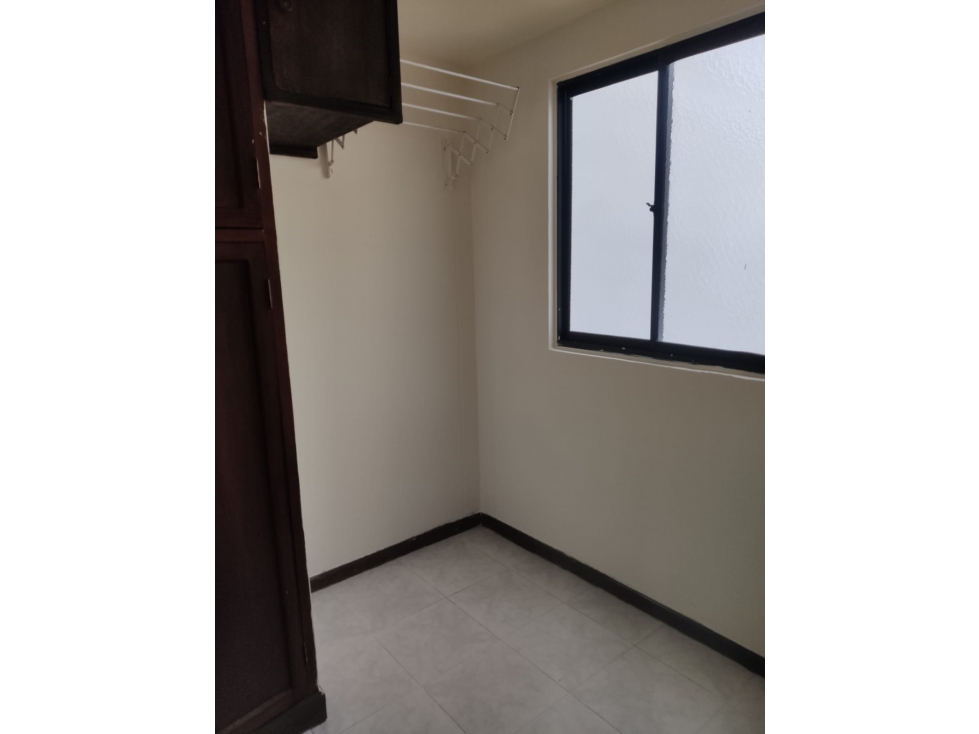 Apartamento cómodo y bien ubicado en Conquistadores para arriendo — foto 4