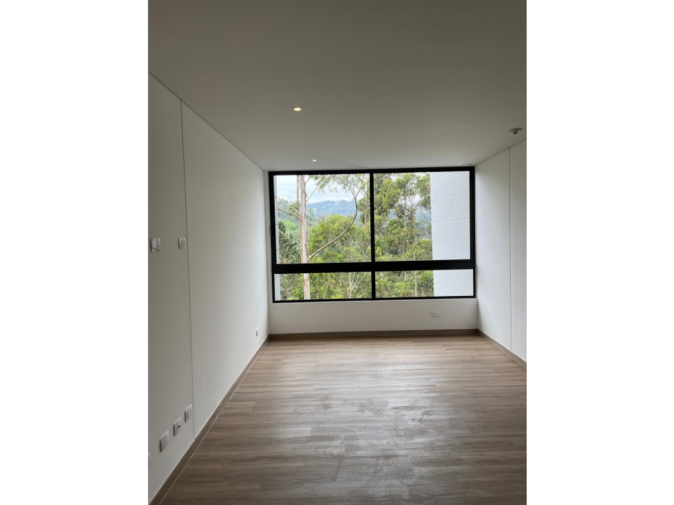 Aartamento con balcón y vista verde en renta, Rionegro — foto 4