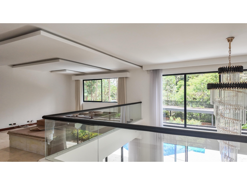 Hermosa Casa En Sector Tranquilo con Piscina — foto 6