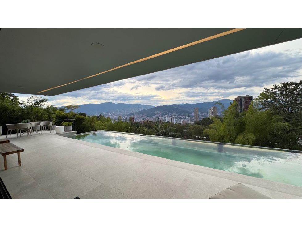 Exclusiva casa con diseño único y espectaculares vistas a la ciudad — foto 2