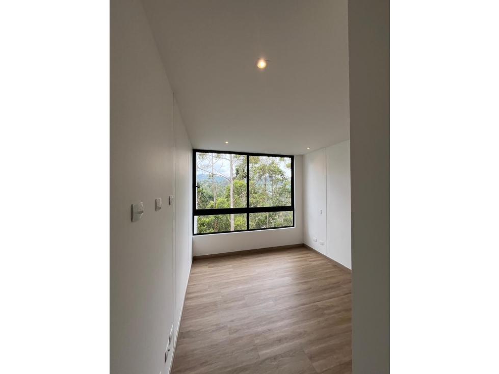 Aartamento con balcón y vista verde en renta, Rionegro — foto 6