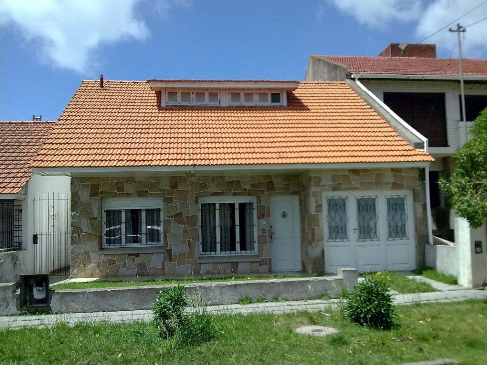 Chalet planta baja con jardin en Punta Mogotes