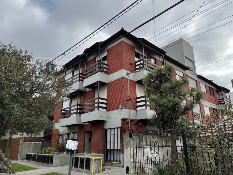 Departamento a reciclar en Punta Mogotes Contrafrente