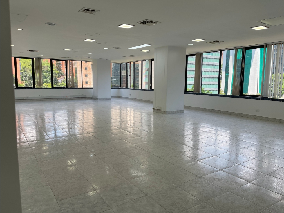 Arriendo / Venta de Oficina en el Poblado - 1