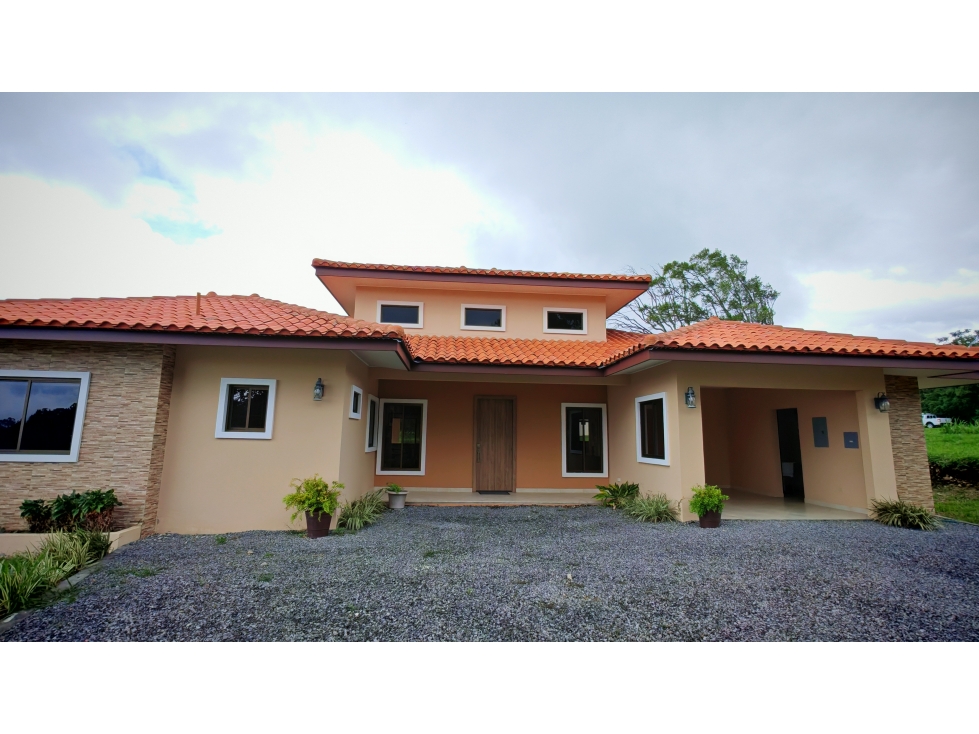 Residencia Amueblada en la Comunidad Ecuestre de Boquete, Panama