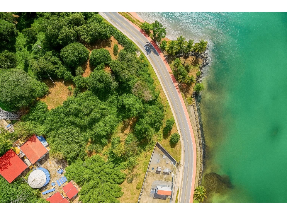 Lote con Vista al Mar Cerca de Bocas Town, Panama - 1