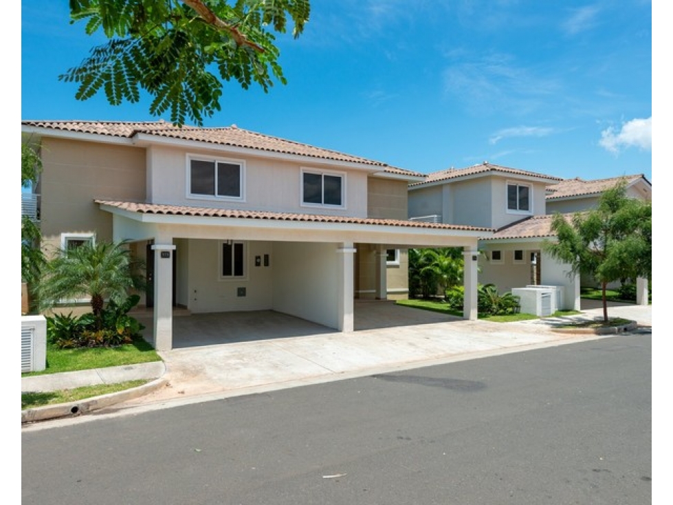 Townhouse Moderno en Comunidad Cerrada en Panamá Pacífico, Panama