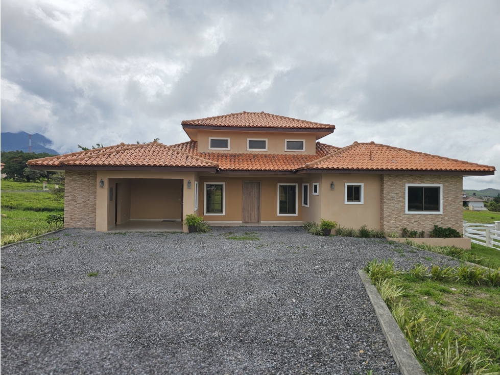 Casa de 2 habitaciones +Loft en Comunidad Equestre en Boquete, Panama