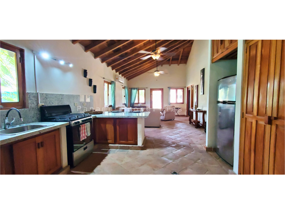 Bella casa con 3 habitaciones, cercada, en Pedasi. - 5