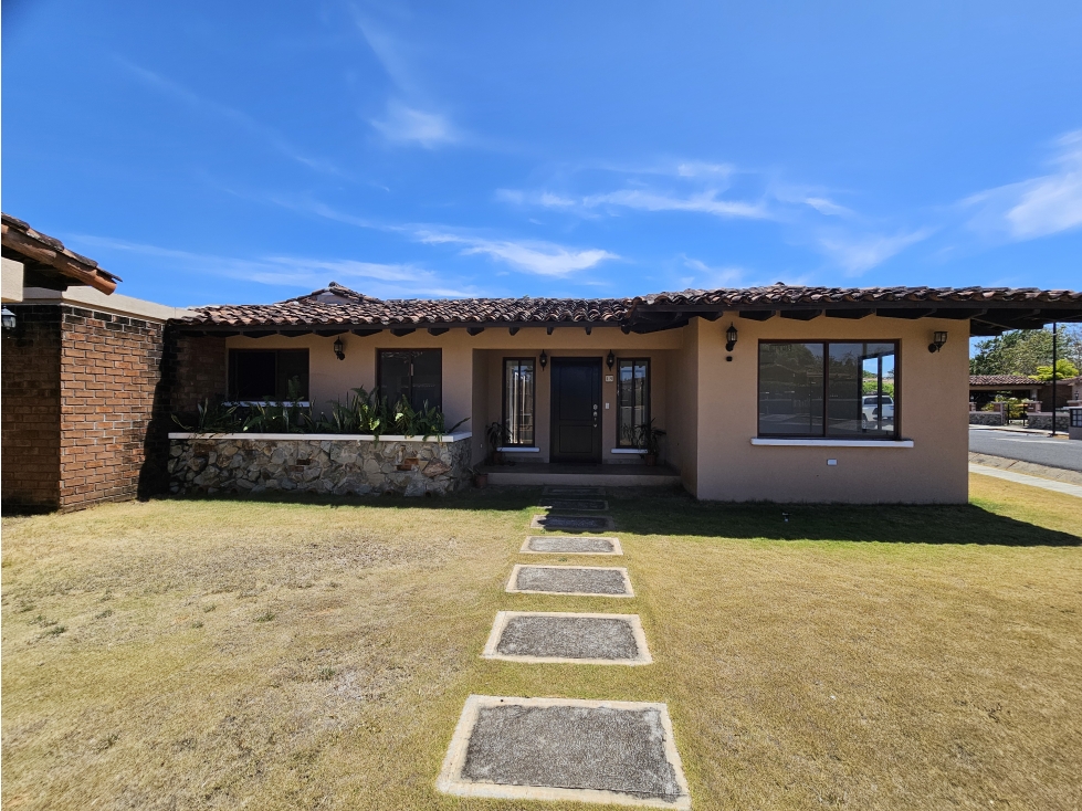 Venta de casa en el residencial cubita, Chitré