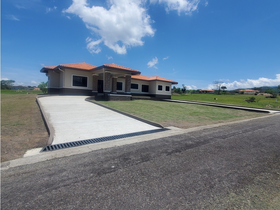Casa de 3 Habitaciones en Comunidad Cerrada Boquete Panamá — foto 3