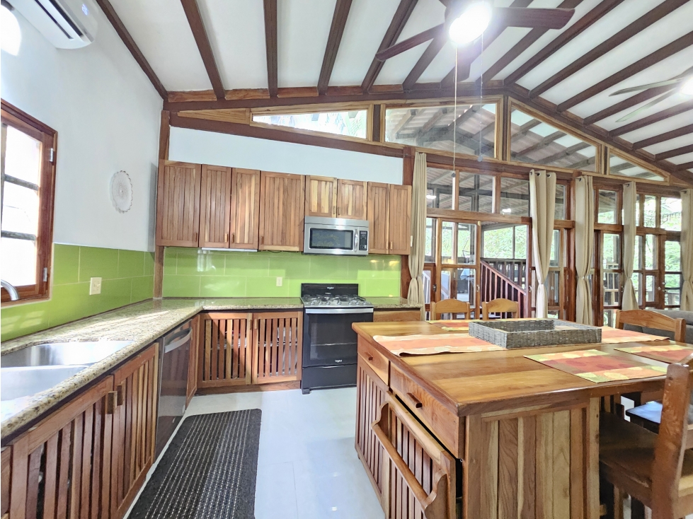 Casa Estilo Artesanal en Pedasí Lista para Mudarse - 2