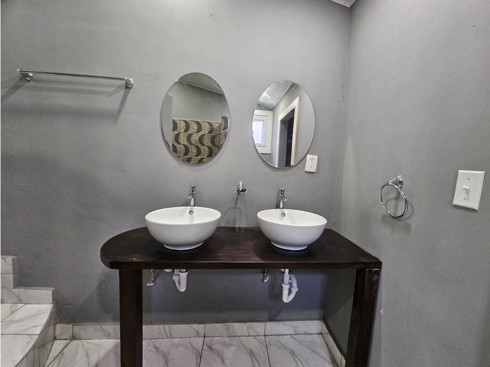 Casa de 2 Recámaras y 2 Baños Viva o Invierta en el Centro de Pedasí - 4