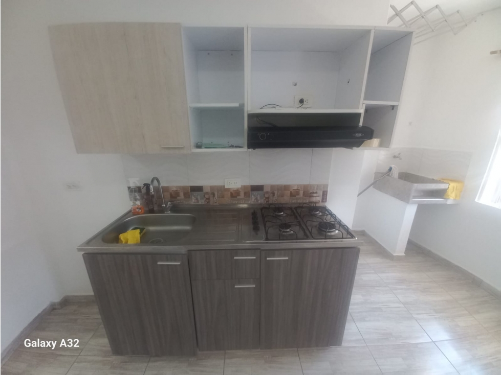 APARTAMENTO EN ARRIENDO SECTOR MANRIQUE CENTRAL — foto 4