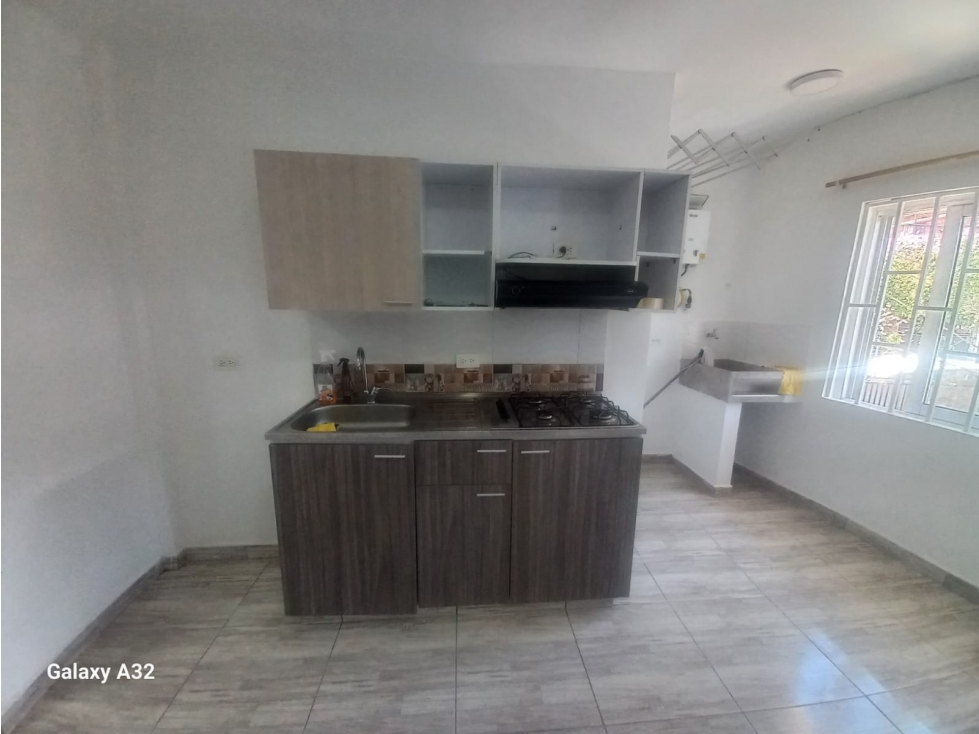 APARTAMENTO EN ARRIENDO SECTOR MANRIQUE CENTRAL — foto 5
