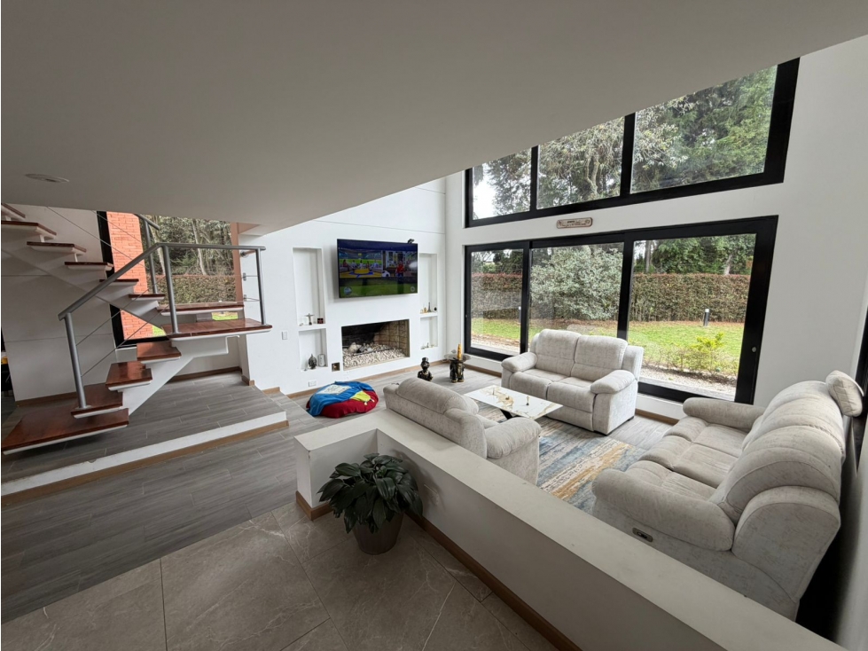 CASA EN VENTA EN COTA