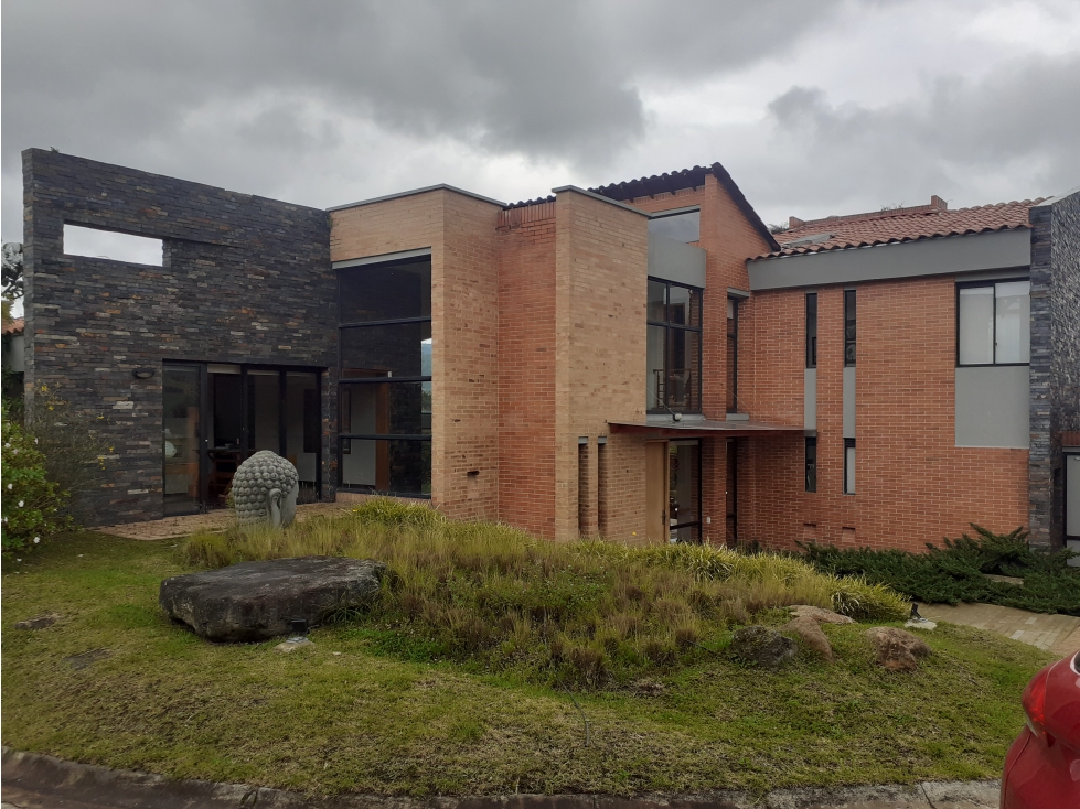 CASA EN RENTA EN LA CALERA