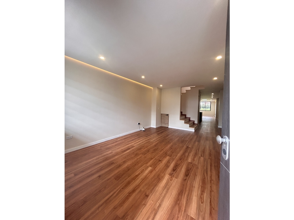 CASA EN VENTA EN COTA