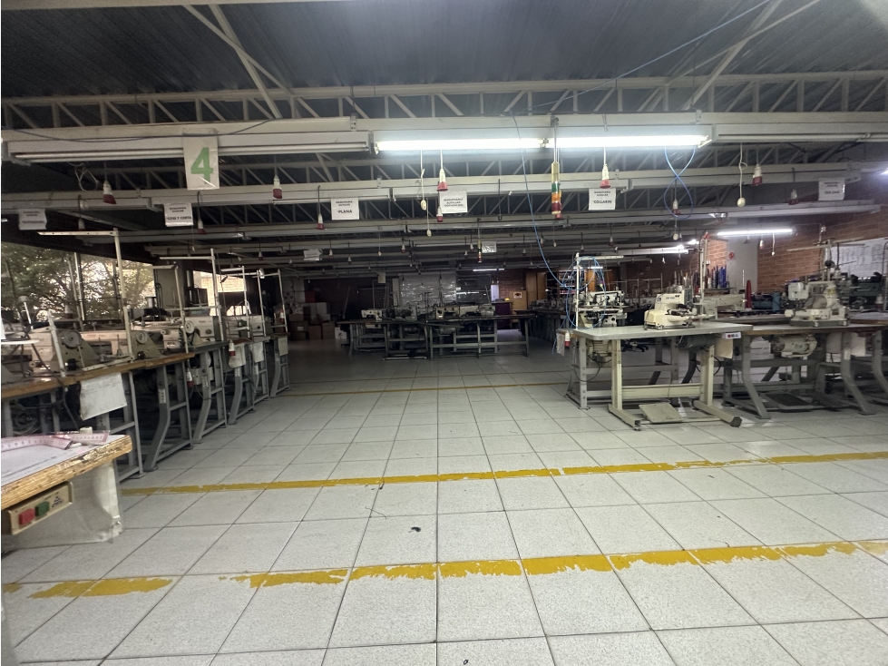 BODEGA EN VENTA Y ARRIENDO EN ZONA FRANCA - 2
