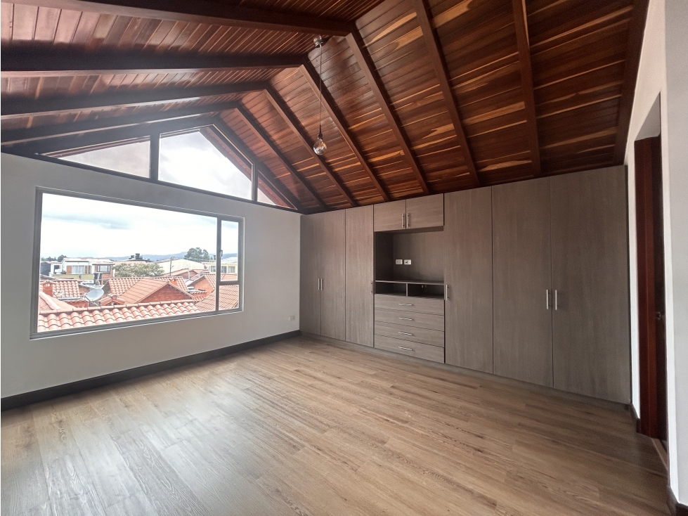 CASA EN VENTA EN COTA