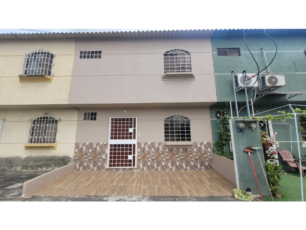CASA EN VENTA MUCHO LOTE 1 (MACRIS)