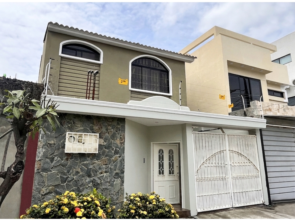 VENTA CASA EN LA GARZOTA, NORTE GYE (Caroze)