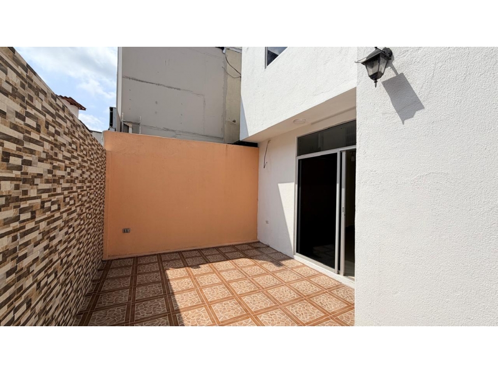ALQUILO CASA EN URB. CASTILLA (LILILO) - 5