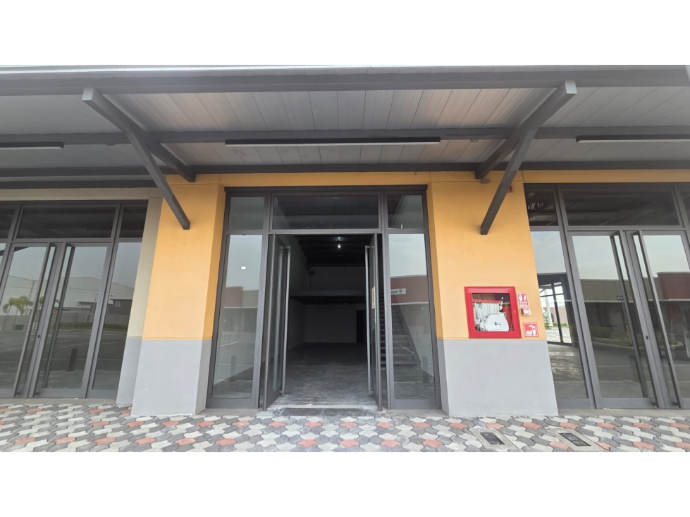 EN ALQUILER LOCAL COMERCIAL CON MEZZANINE ALMAX CENTER (Jkcal) — foto 2