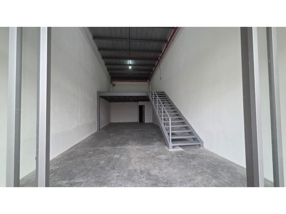 EN ALQUILER LOCAL COMERCIAL CON MEZZANINE ALMAX CENTER (Jkcal) — foto 3