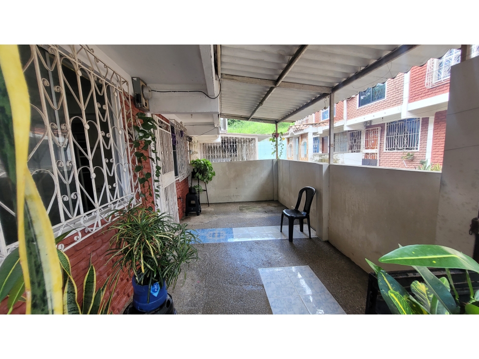 EN VENTA CASA EN URB BEATA MERCEDES MOLINA, NORTE DE GUAYAQUIL (ALCHO) — foto 2