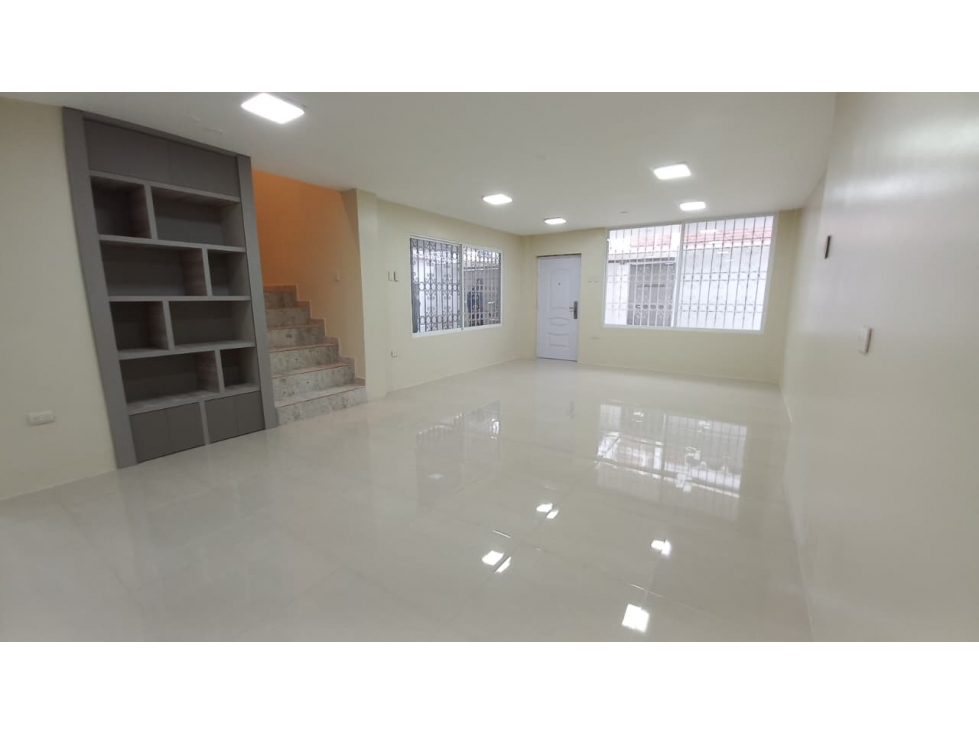ALQUILER DE CASA EN CDLA. NUEVA KENNEDY (SYLMIR) — foto 2