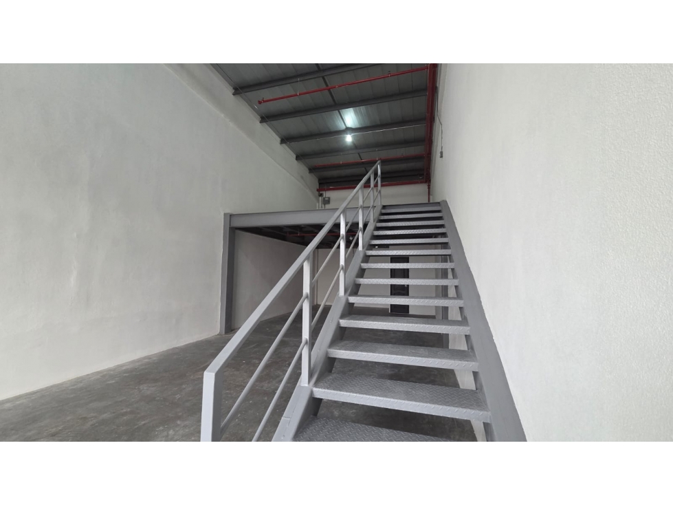 EN ALQUILER LOCAL COMERCIAL CON MEZZANINE ALMAX CENTER (Jkcal) — foto 6