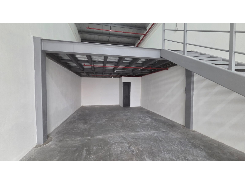 EN ALQUILER LOCAL COMERCIAL CON MEZZANINE ALMAX CENTER (Jkcal) — foto 4