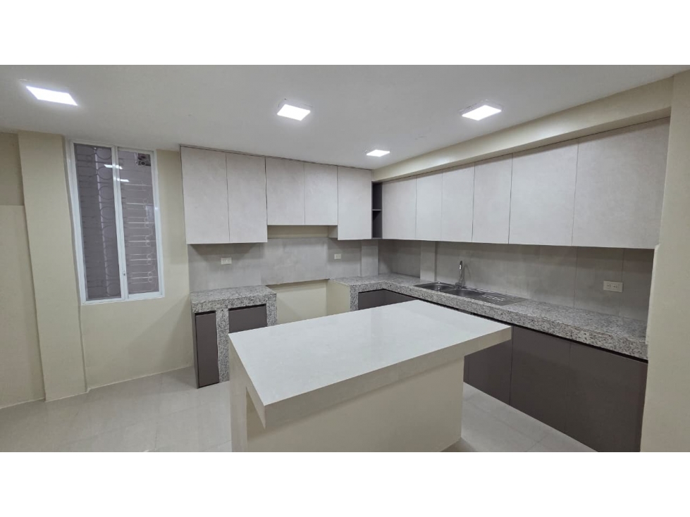 ALQUILER DE CASA EN CDLA. NUEVA KENNEDY (SYLMIR) — foto 3