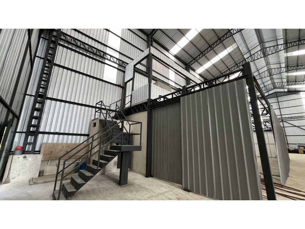 EN ALQUILER GALPÓN/BODEGA INDEPENDIENTE 1.260m2 (Jkcal) - 3